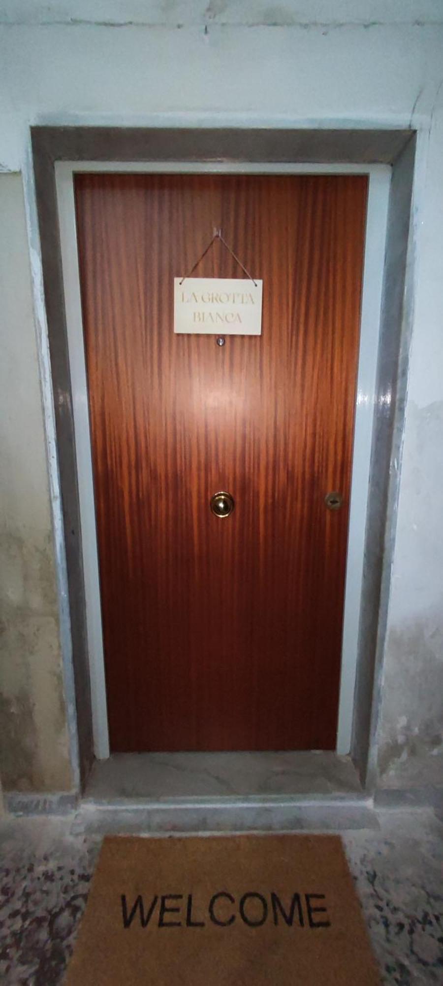 那不勒斯La Grotta Bianca公寓 外观 照片